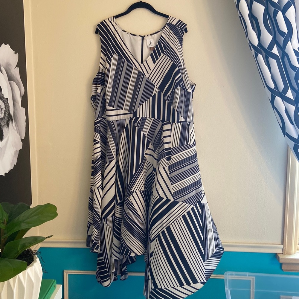 Julia Jordan Plus 22w shark bite dress